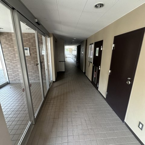 秀弐番館のロビー