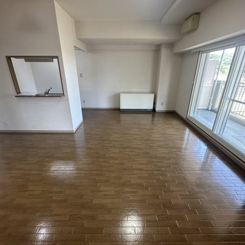 秀弐番館の居間・リビング