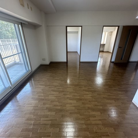 秀弐番館の居間・リビング