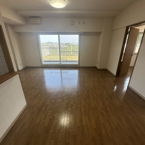 秀弐番館の居間・リビング