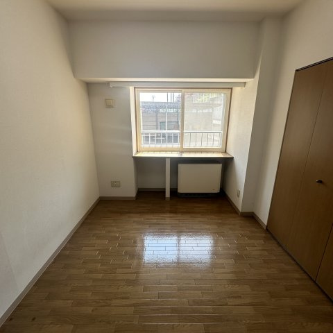 秀弐番館の洋室