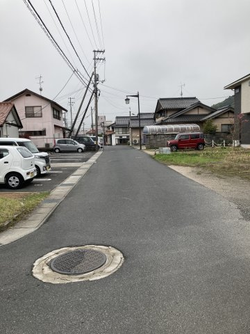 安来市広瀬町広瀬　土地の前面道路含む現地写真