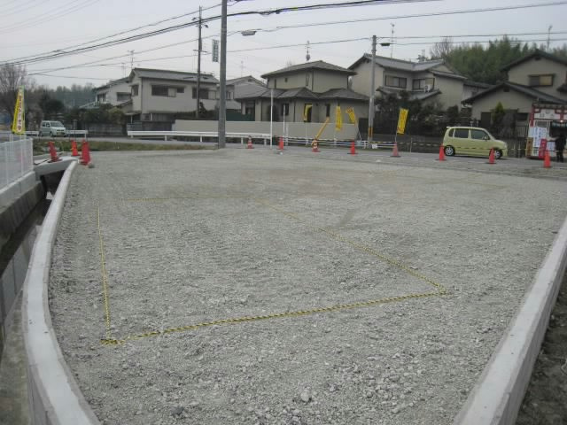 疋田町２丁目モータープールの外観