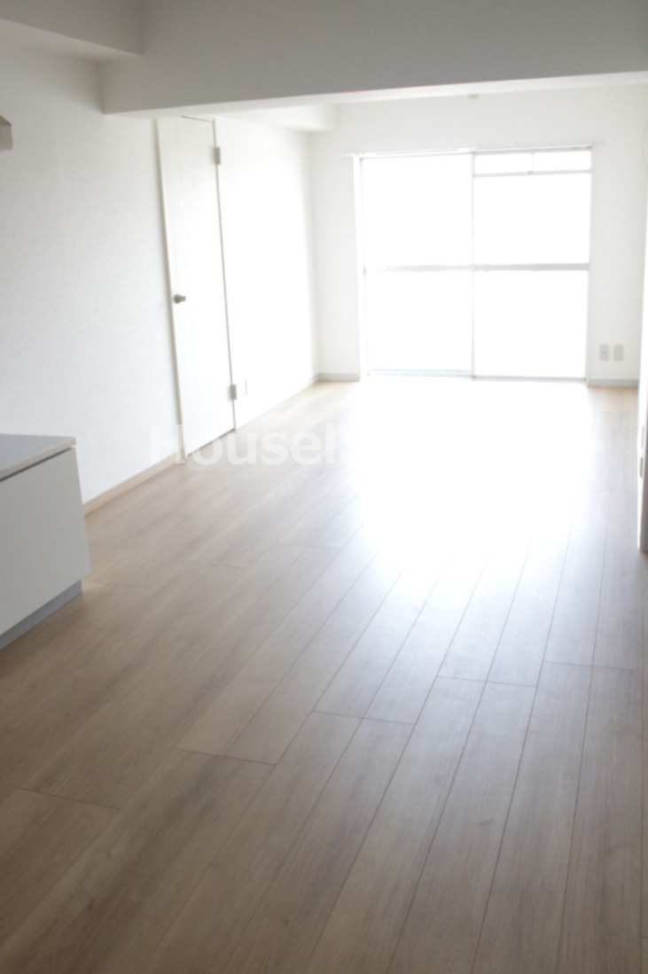 第二藤村マンションの居間・リビング|こちらのリビングで趣味の時間をお楽しみください