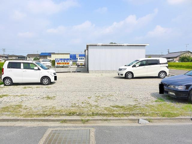 松の里モータープールの外観