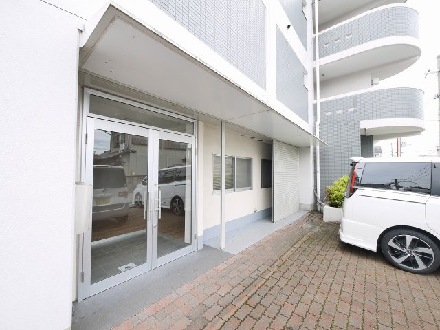 サンシャイン一番館のエントランス