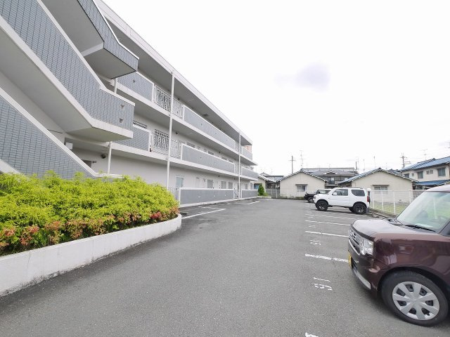 サンシャイン一番館の駐車場