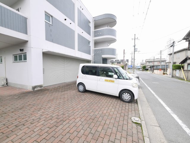 サンシャイン一番館の駐車場