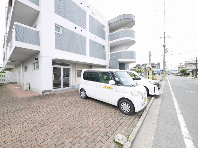 サンシャイン一番館の駐車場