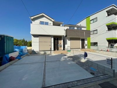 【外観】 | 長久手市蟹原1期　全3棟 ＜仲介手数料無料＞市が泂小・南中　新築一戸建て | 撮影
社長の村田です！
自らプレイヤーとして営業しています
長年の経験と実績から皆様により良いマイホーム購入のご提案をいたします。
住宅ローンの不安や購入後の不安等何でもご相談ください。