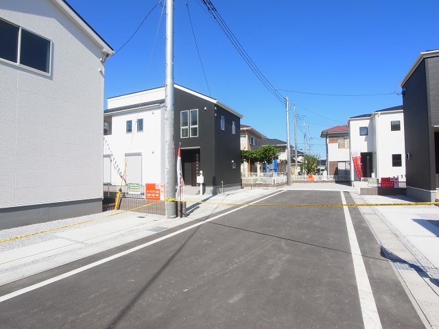 新築　前橋市上新田町第8　Livele Garden.S　2号棟の前面道路含む現地写真|現地写真　東側接道幅員約6ｍ