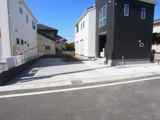 新築　前橋市上新田町第8　Livele Garden.S　2号棟の駐車場|現地写真　 駐車スペース広々！4台置けます♪					
