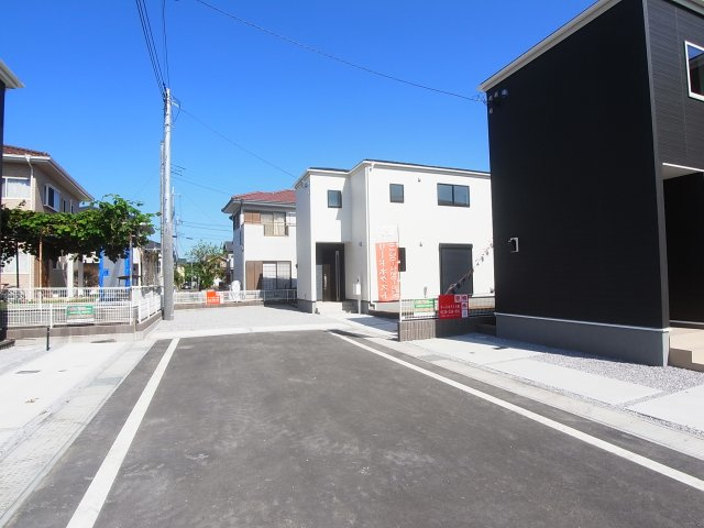 新築　前橋市上新田町第8　Livele Garden.S　3号棟の前面道路含む現地写真|現地写真　南西側接道幅員約6ｍ