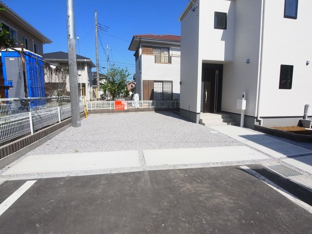 新築　前橋市上新田町第8　Livele Garden.S　3号棟の駐車場|現地写真　 駐車スペース広々！3台置けます♪					
