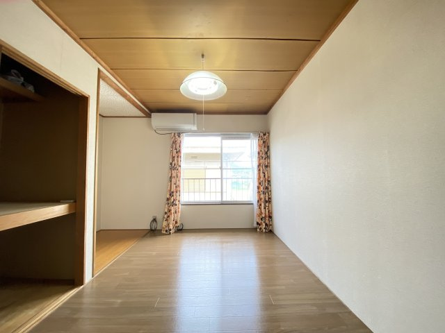 プチコートの洋室