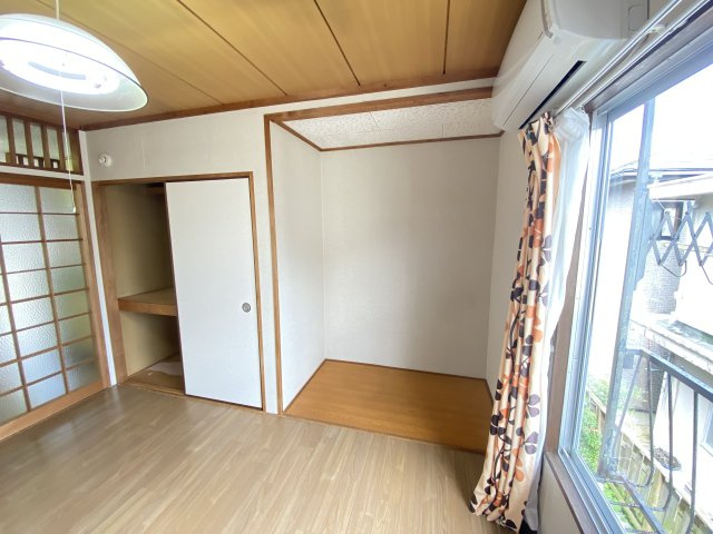 プチコートの居間・リビング