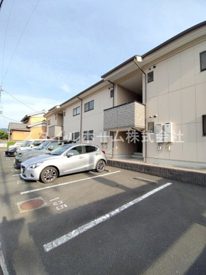 【駐車場】 | ヴェルデ・ジャルディーノA | 車をお持ちの方に嬉しい駐車場付きの物件です