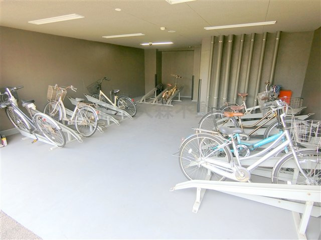 ルーブル大鳥居弐番館のその他共用部分|屋根付きラック式無料駐輪場！
