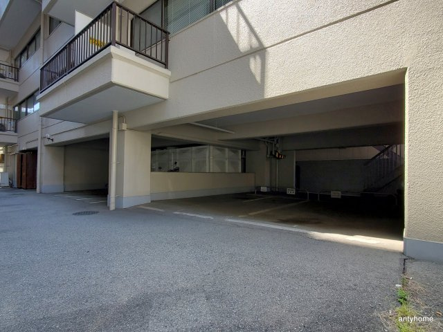 紙谷第３マンション　仲介手数料無料の駐車場