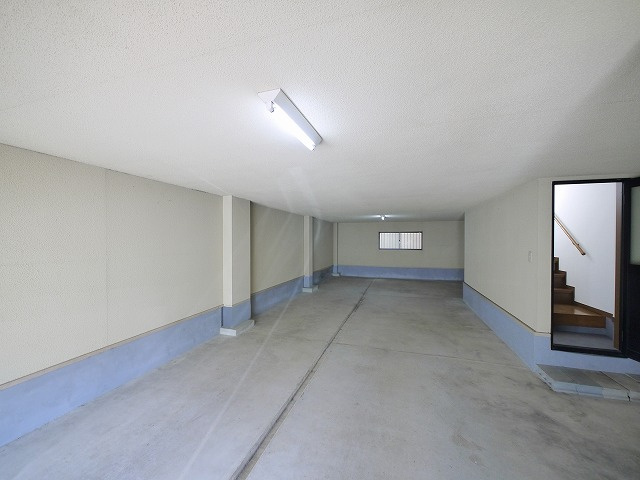 学園朝日町戸建ての駐車場