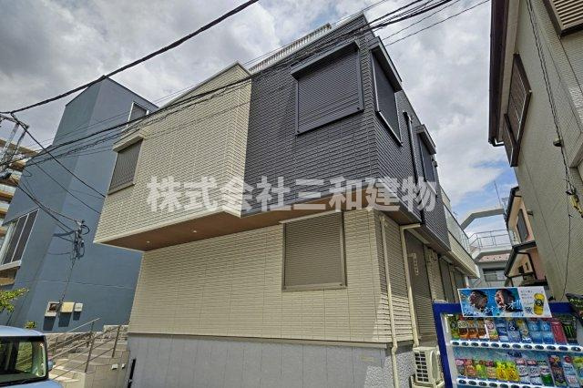 ノイエなりますの外観