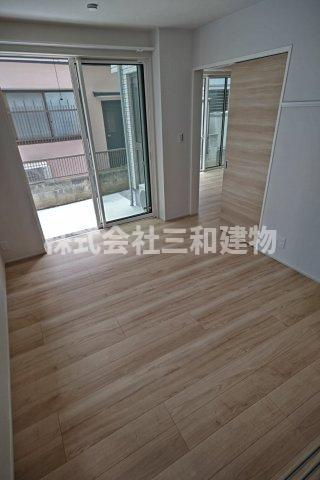 ノイエなりますの内装