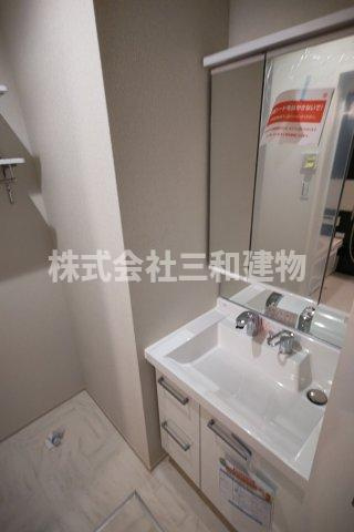 ノイエなりますの洗面所