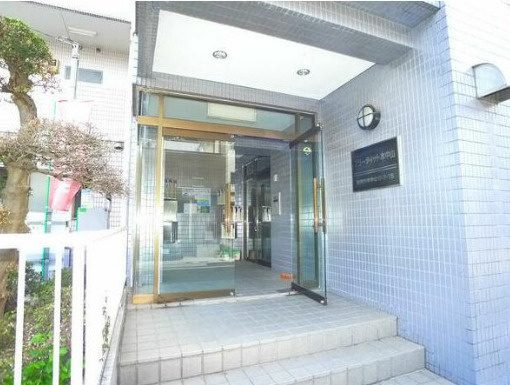 プラーティット本中山のエントランス