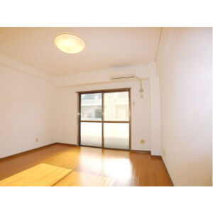 プラーティット本中山の居間・リビング