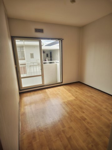 石橋ハイツBの洋室|使い勝手のいい洋室です