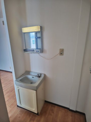 【洗面所】 | 石橋ハイツB | スペースが確保できる洗面所です