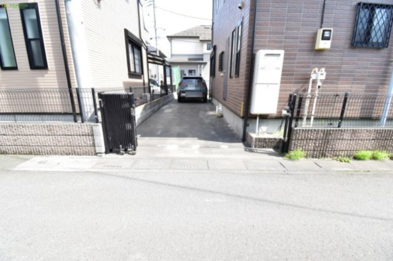 桶川市末広3丁目　中古一戸建ての駐車場