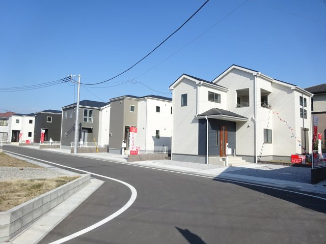 リーブルガーデンS前橋上新田町第8　4号棟の前面道路含む現地写真|前面道路含む現地写真です