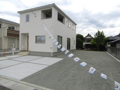 【駐車場】 | クレイドルガーデン　中央市東花輪第3　2号棟 | 駐車スペースもあります