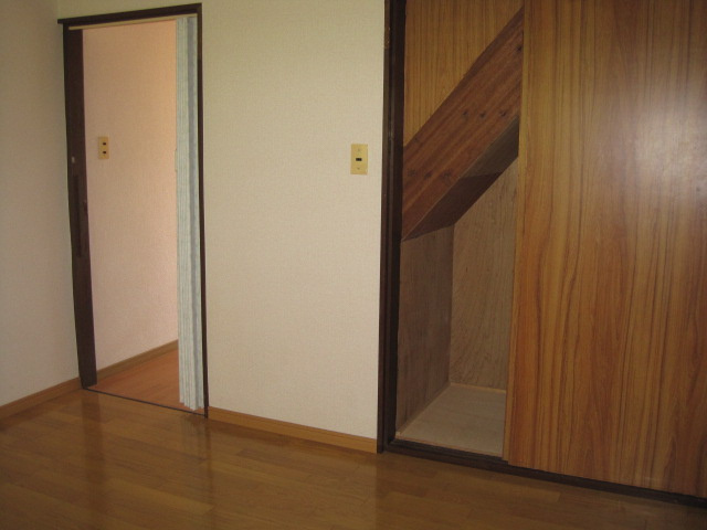 木町荘の居間・リビング|こちらの居間で趣味の時間をお楽しみください