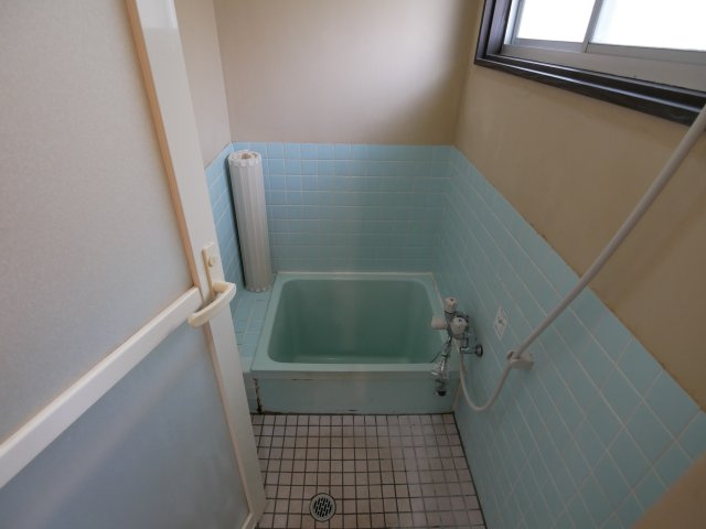 木町荘の浴室|日々の疲れを癒すお風呂付です