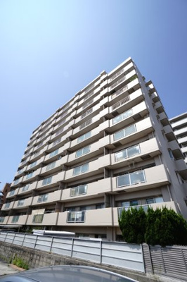 【外観】 | 【上質リノベ】パーク・ノヴァ観音 | 【耐震性】
耐震性の高さを判断するポイントは、
建築確認申請日が1981年6月1日以降の
新耐震基準に適合しているかどうか。
震度６程度の大地震でも
建物が崩壊しないレベルが基準になりました。