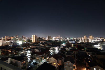 【外観】 | 【上質リノベ】パーク・ノヴァ観音 | 【Night View】
物件からの夜の景色は、隠れ夜景スポットのよう。
お仕事から疲れて帰ってきて、この夜景を楽しめるのも
この立地ならでは。
もう少し早い時間のサンセット夜景もキレイかも。