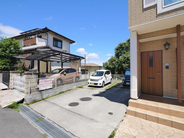 ローレルハウスの駐車場