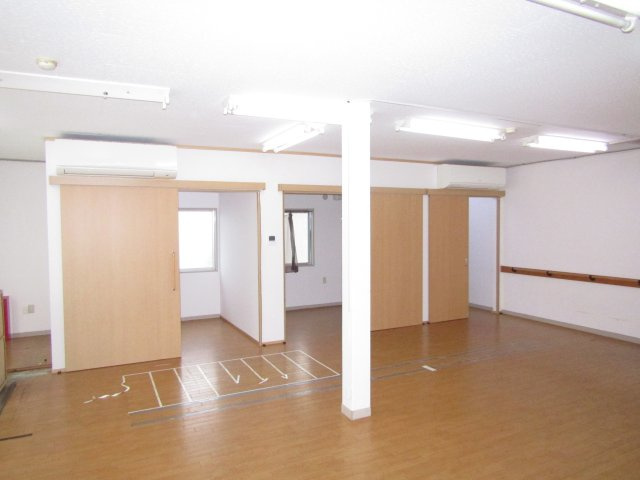 荒木店舗の居間・リビング