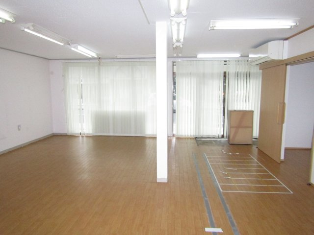 荒木店舗の居間・リビング