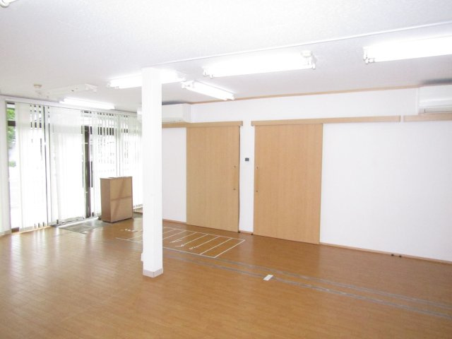 荒木店舗の居間・リビング