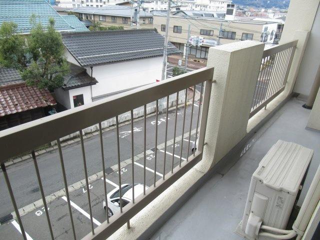 山本ビルのバルコニー|サンプル