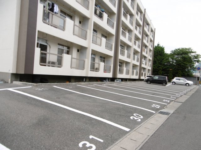 山本ビルの駐車場