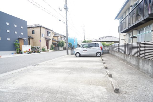 ドゥエル若宮の駐車場|駐車場、現在1区画空きあります♪