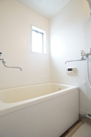 ドゥエル若宮の浴室|一日の疲れを癒すのはやっぱりお風呂♪追炊き機能付です♪