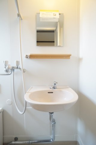 ドゥエル若宮の洗面所|洗面台が付いているので、朝の身支度もバッチリ♪