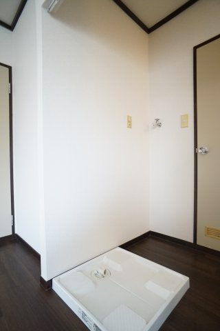 ドゥエル若宮の設備|室内洗濯機置場です♪