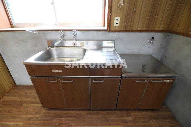 大岩町　そらうみ貸家のキッチン|2023年撮影。現況と異なる場合がございます。