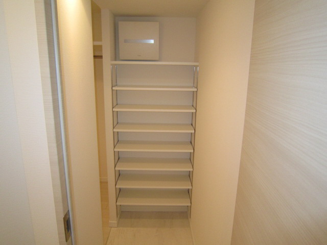 S-RESIDENCE神戸磯上通の玄関